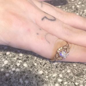 Super cute butterfly floral design ring size 7-7.5 high quality v glitzy 🌟